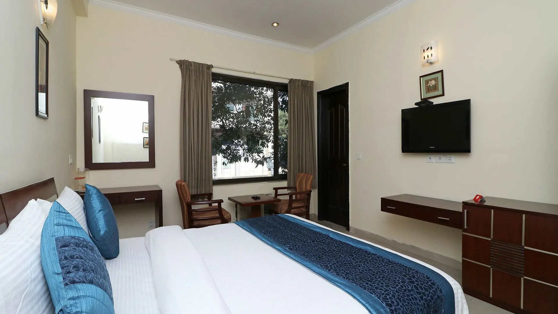 Oyo 10171 Krishna Inn Gurgaon Hotel