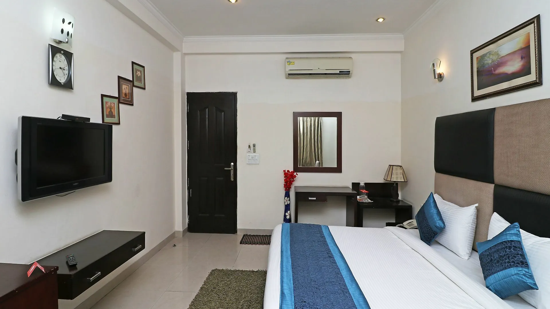 Oyo 10171 Krishna Inn Gurgáon Hotel